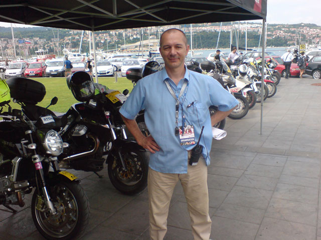 Motori spremni za pra�enje trke